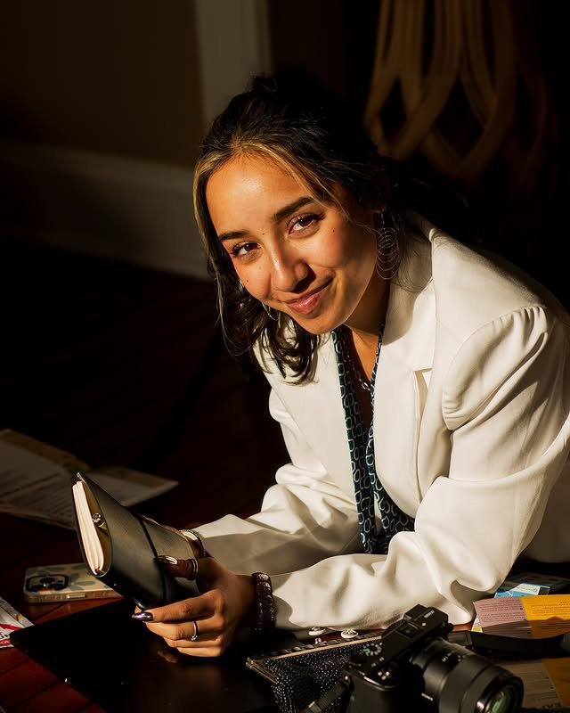 Authentic Storyteller Photoshoot Idea for Women